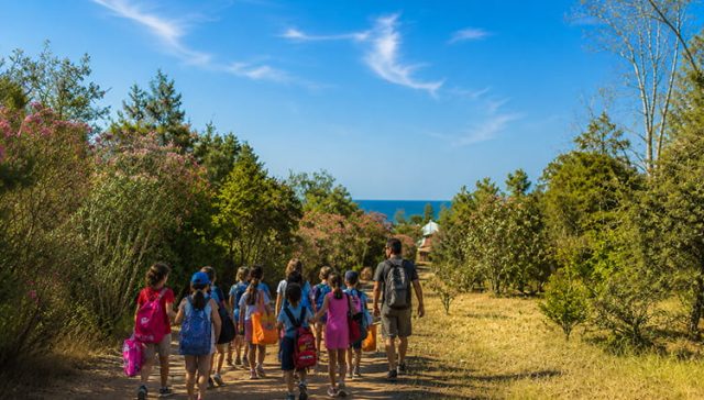 Παιδιά του Summer Camp των Εκπαιδευτηρίων Παναγία Προυσιώτισσα σε καλοκαιρινή εξόρμηση