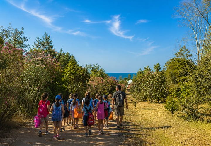 Παιδιά του Summer Camp των Εκπαιδευτηρίων Παναγία Προυσιώτισσα σε καλοκαιρινή εξόρμηση