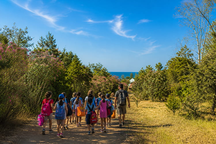 Παιδιά του Summer Camp των Εκπαιδευτηρίων Παναγία Προυσιώτισσα σε καλοκαιρινή εξόρμηση