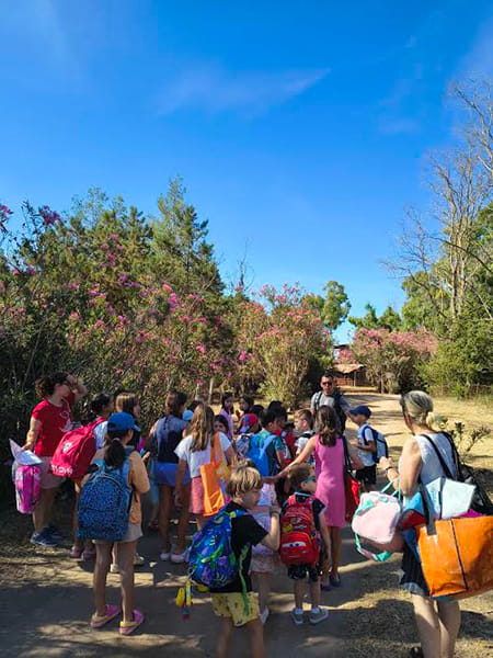 Παιδιά του Summer Camp σε καλοκαιρινή εκδρομή στη φύση